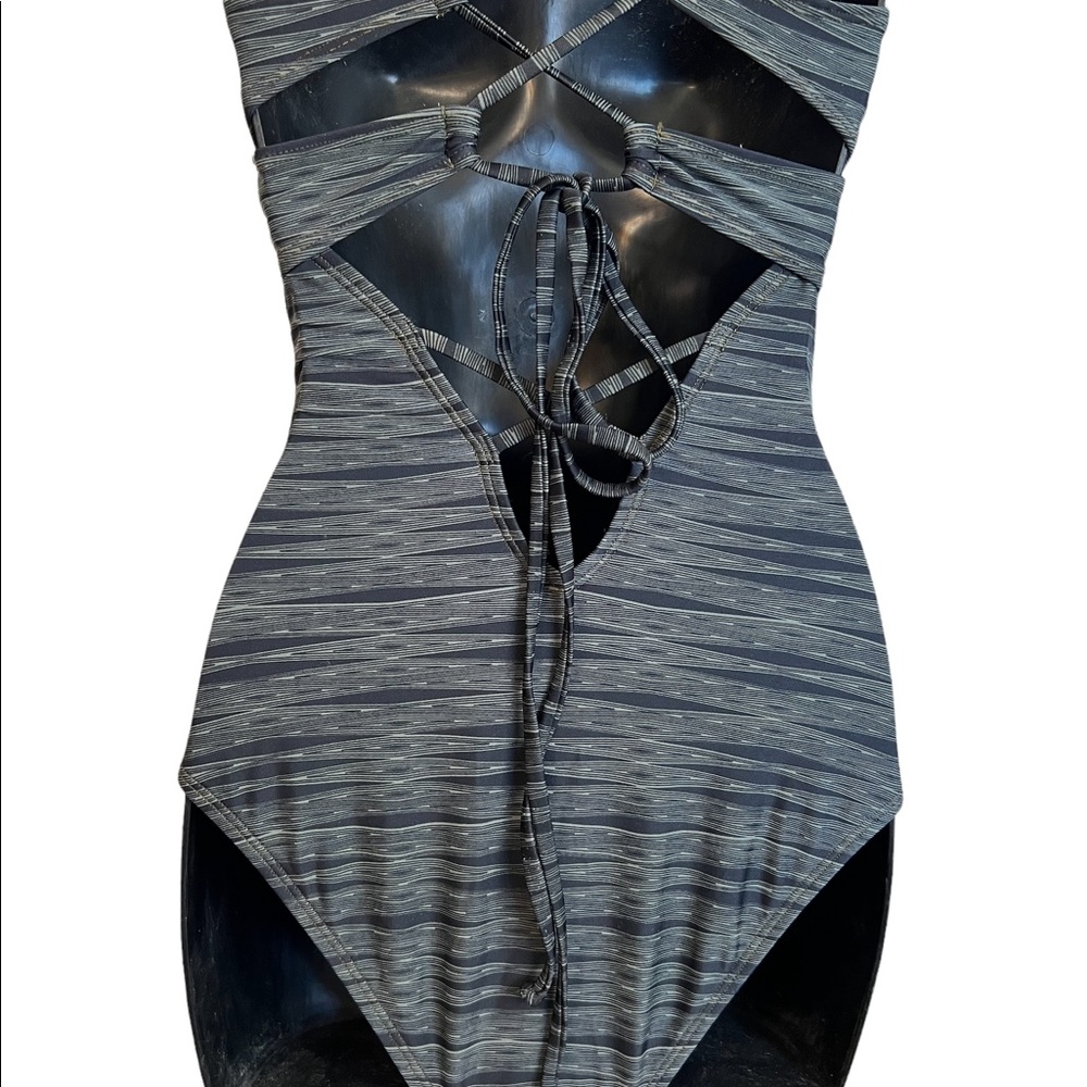 {Athleta} Ariel Cut One Piece Suit SZ Small - Picture 5 of 7